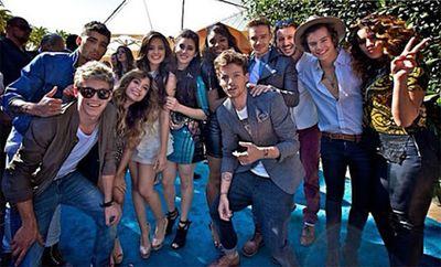 Grupo de fanfics no wpp 
mande o número por dm se quiser entrar