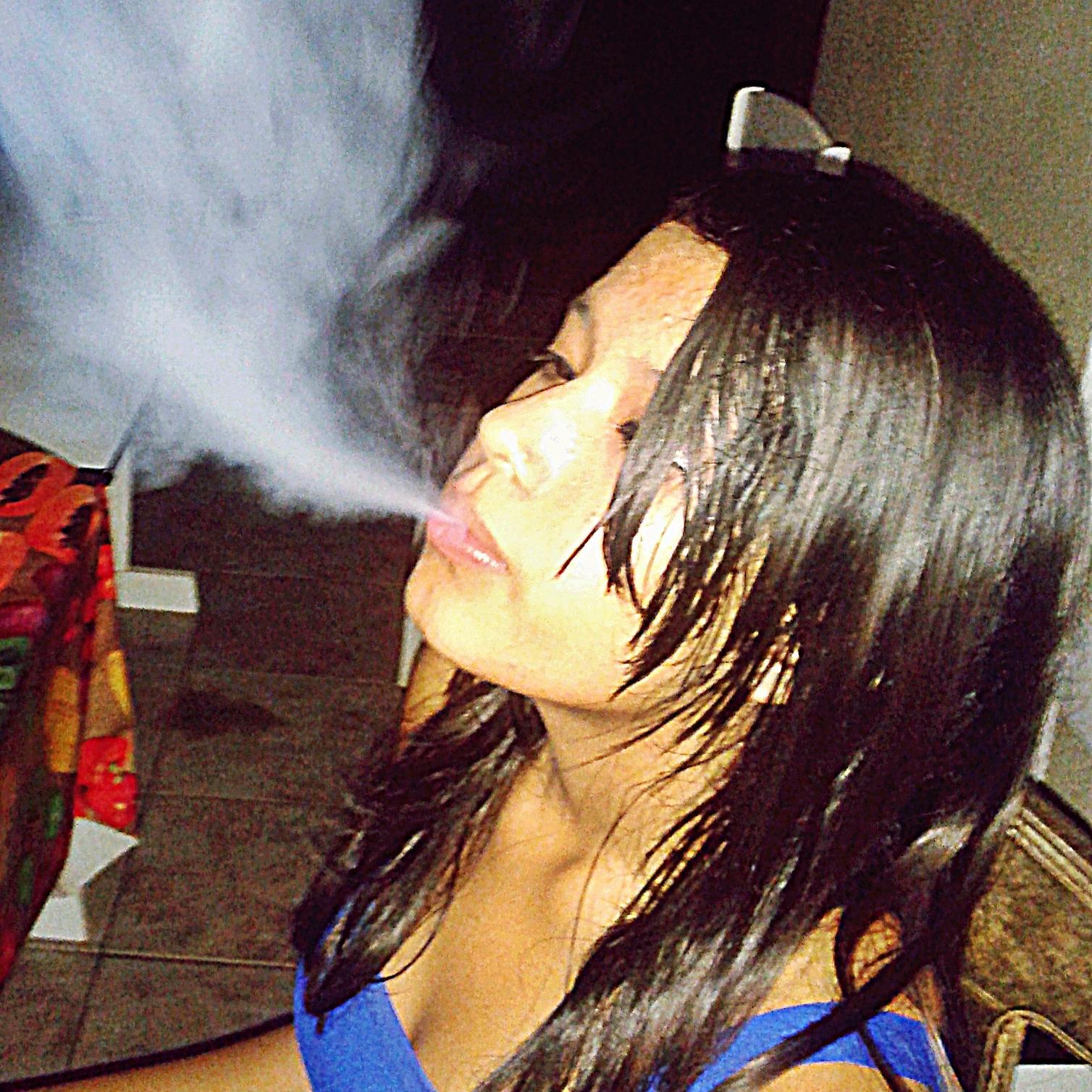 → Euu queroo.
Euu PossO.
Euu coonsiigO ←
●๋• Siimplees αssiim ~
Twittando até o fim! ;p