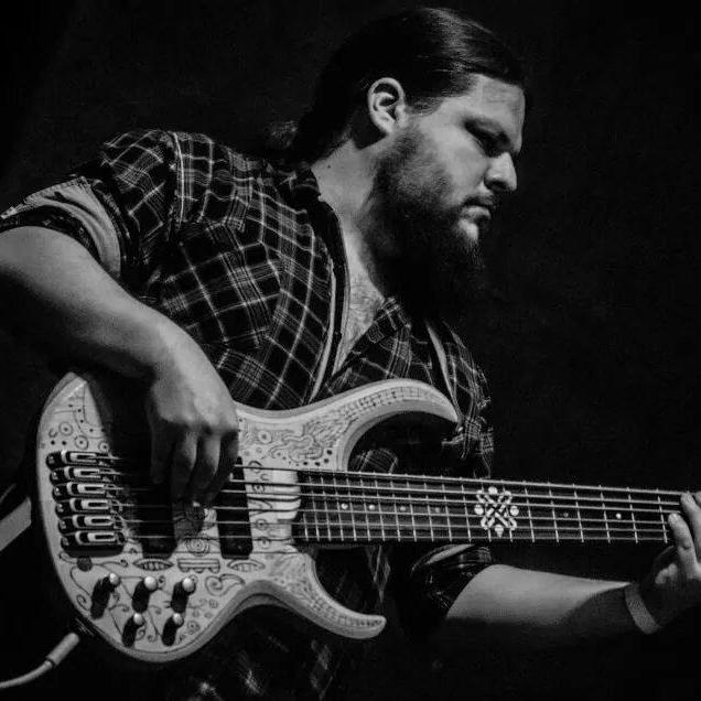 antoniovzza's profile picture. Amo y señor de @rutadirecta y bajista de @NeuralFX y @Ozymandiamx