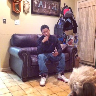 ((FoLloW))(( FoLloW BacK ] : TweeT ; ReTWeet ) FWM #TeamLakers #TeamKobe #Classof2012 #TeamGraduate#TeamFuckYoFeelins If you wanna know some then find out