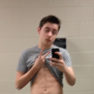DylanLo83785747's profile picture. 14 love basketball and football