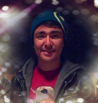 I'm a nice guy, im always smiling or laughing! so lets make friends follow me and ill follow back:D