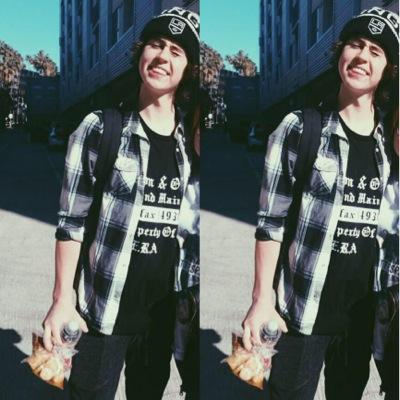 Hey its @diygrier can you rt/fav and tag Nash in the bio link? she really wants him go see him