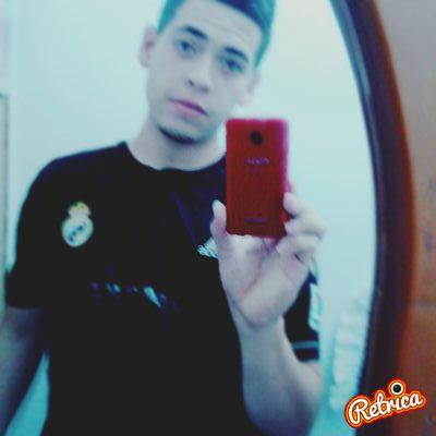 Hola soy de maracaibo Estado Zuliaaa tengo 16 años me gusta el futbool y tocar guitarra y cantar :D