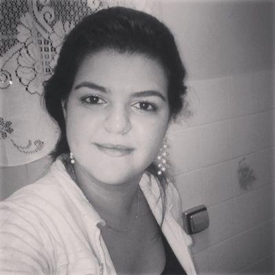 Instagram: @taciannecosta