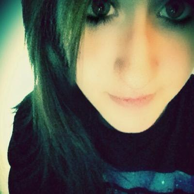 le name is Jewel • my friends call me spacy • Typical band girl • i like batman lol • I ❤ pizza • I love you all