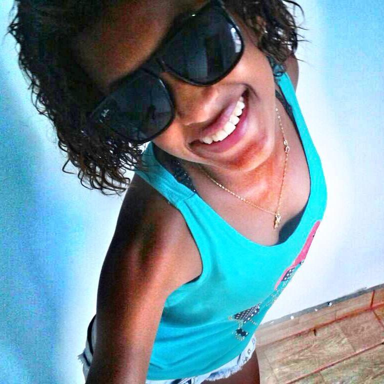 ~ A Musica! Na Maioria Das Vezes Só Ela Que Me Entende *-*'