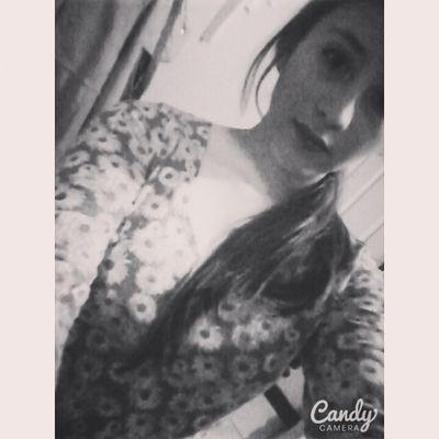 Doy lo que recibo, no espero nada de nadie y vivo mi vida a mi ritmo y a mi manera. Treat me good and I'll treat you better.