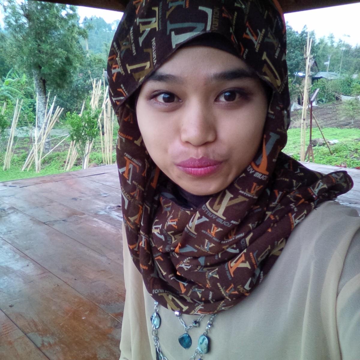 AndiRadha's profile picture. Moeslemah| Mom's Ayyash| Friendly | Moodyan| ♥ parent and my twin | ♥ blue and beach