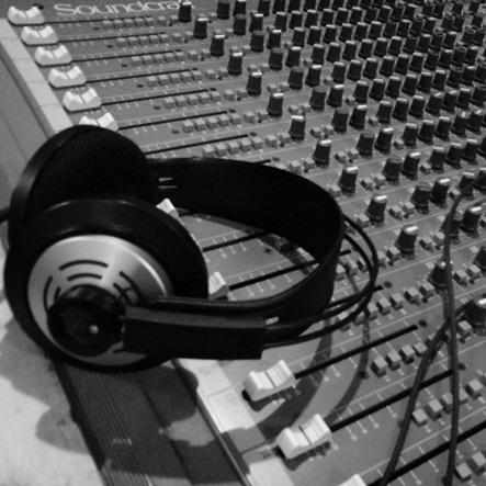 A recording company that collaborates with singers/songwriters to create professional song demos and market them to major labels and artists.