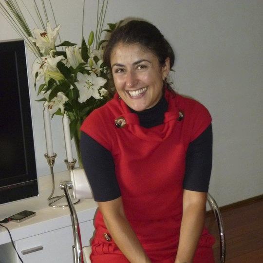 Loves food, tennis, yoga, pilates, psychology and the technology to be connected with my friends around the globe
