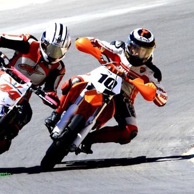 Doglover, motoquero, relajado. Vive y deja vivir. Odio el cigarro! Love Life and Sports. Campeón Nacional SBK 2012 cat 250cc :) Campeón Nacional SBK 2013 600cc.