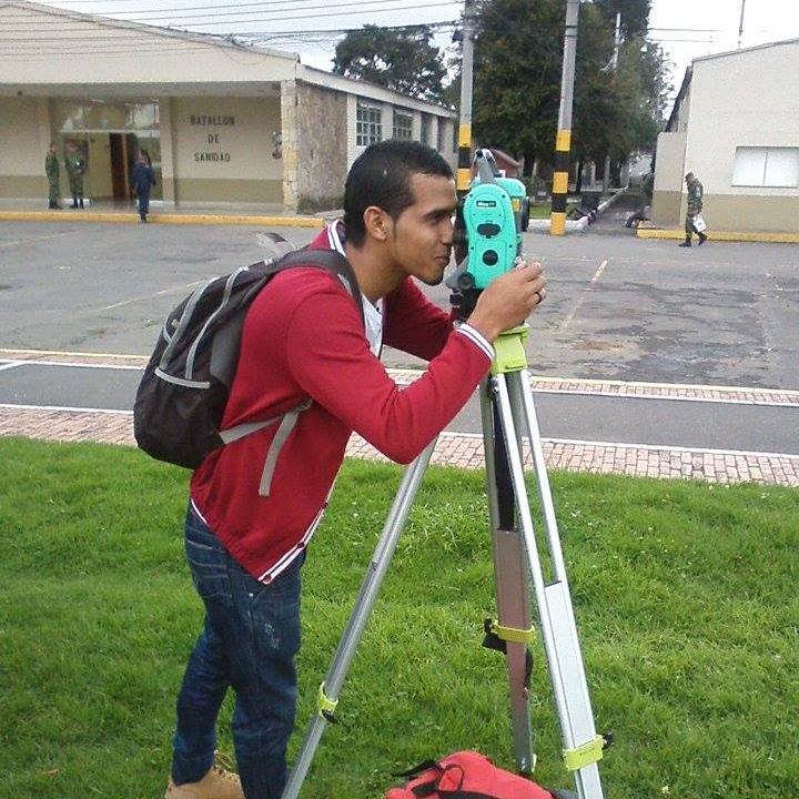 Estudiante de Topografia UT...