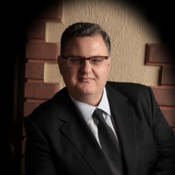 Harf tamircisi olarak bilinirim...