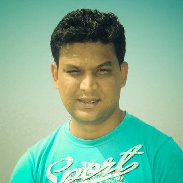 আমাকে যারা ফলো করবে আমিও তাদের ফলো করবো। তবে যারা আওয়ামীলীগ করেন তাদের পাছায় লাথথি দিয়ে বের করে দেয়া হবে। যারা আওয়ামীলীগদের পানিতে চুবাইতে চান তারা থাকেন।