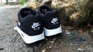 Sedia jacket distro/sport dan sepatu Contact : 083167049797 || invite pin 2623C92F