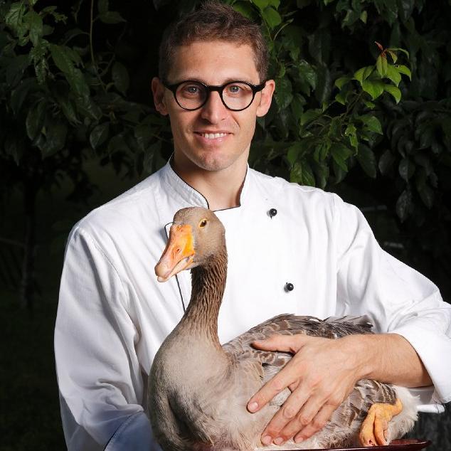Sul naviglio Pavese esiste un piccolo angolo di Milano dal nome KITCHEN dove assoporare una cucina tradizionale con un pizzico di follia....