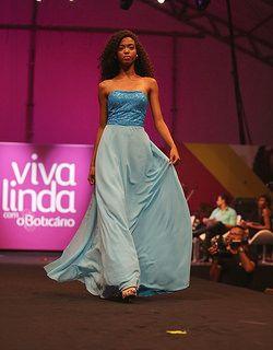 O DEUS que surpreende, um dia após o outro,
 E faz o sol brilhar pra mim, inédito outra vez. Evangélica :3 :3 Modelo, fashion design!! :D
DEUS OS ABENÇOE ^^ 3
