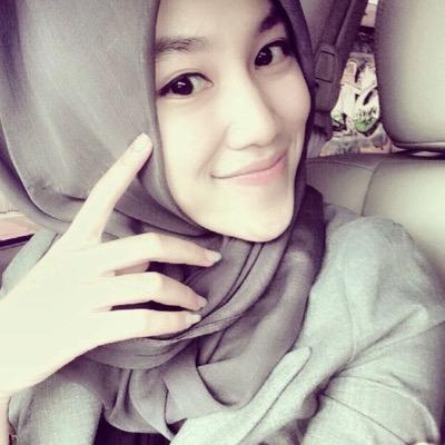 Instagram : raisahillya