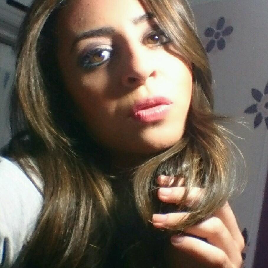 iam who iam don't like me !! cool i don't wake up every day to impress you :p and if u like me 4give my random nonsense:p xD