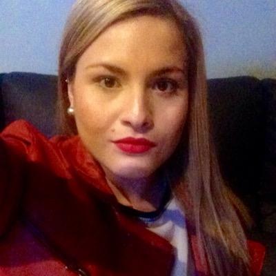 Almería y Brasil. Graduada en Comunicación Audiovisual por la Usal...comunicadora total...amor por la radio y la locución ❤️