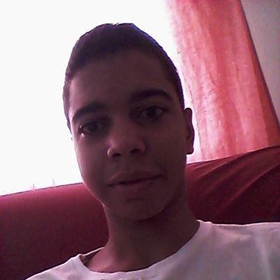 Eu sou uma pessoa muito legal e inteligente para quem me conhece é claro.