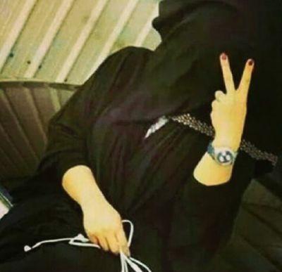 ‏فيني من الترف رزة شيوخ نصف وزني كبرياء ووالنصف الاخر شمووخ.**