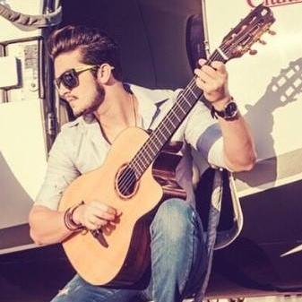 A cada música,foto,frase me ganha mais. ♫ ♥ @luansantana