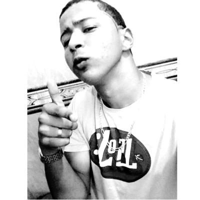 Tava atrás do dinheiro quando o playboy reprovo,com um pé na fama outro aqui na favela ♫  $0bRAL C!Ty - $ 0 T 0 N                 Snap - thg_meireles