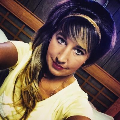 JessicaJez's profile picture. YouTube vlogger @ Jess Jezierski-Glass