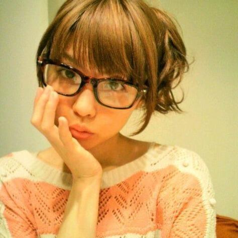 メガネの奥のその瞳。麗しのメガネ美女の画像をツイートしてまいります。