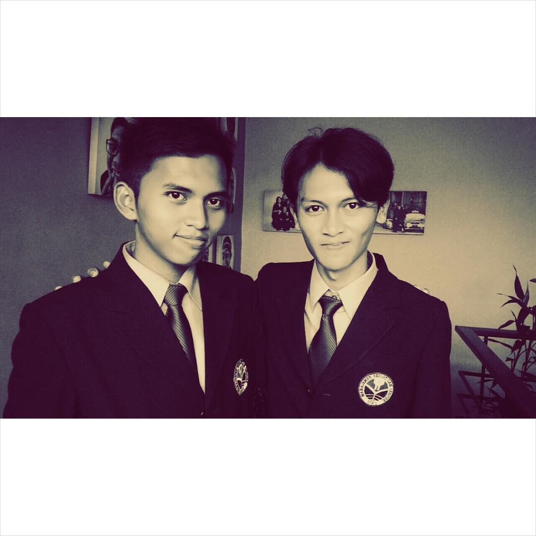 Vocal-Bassist (Musician) W.LA.B & SLEEPWALKING.