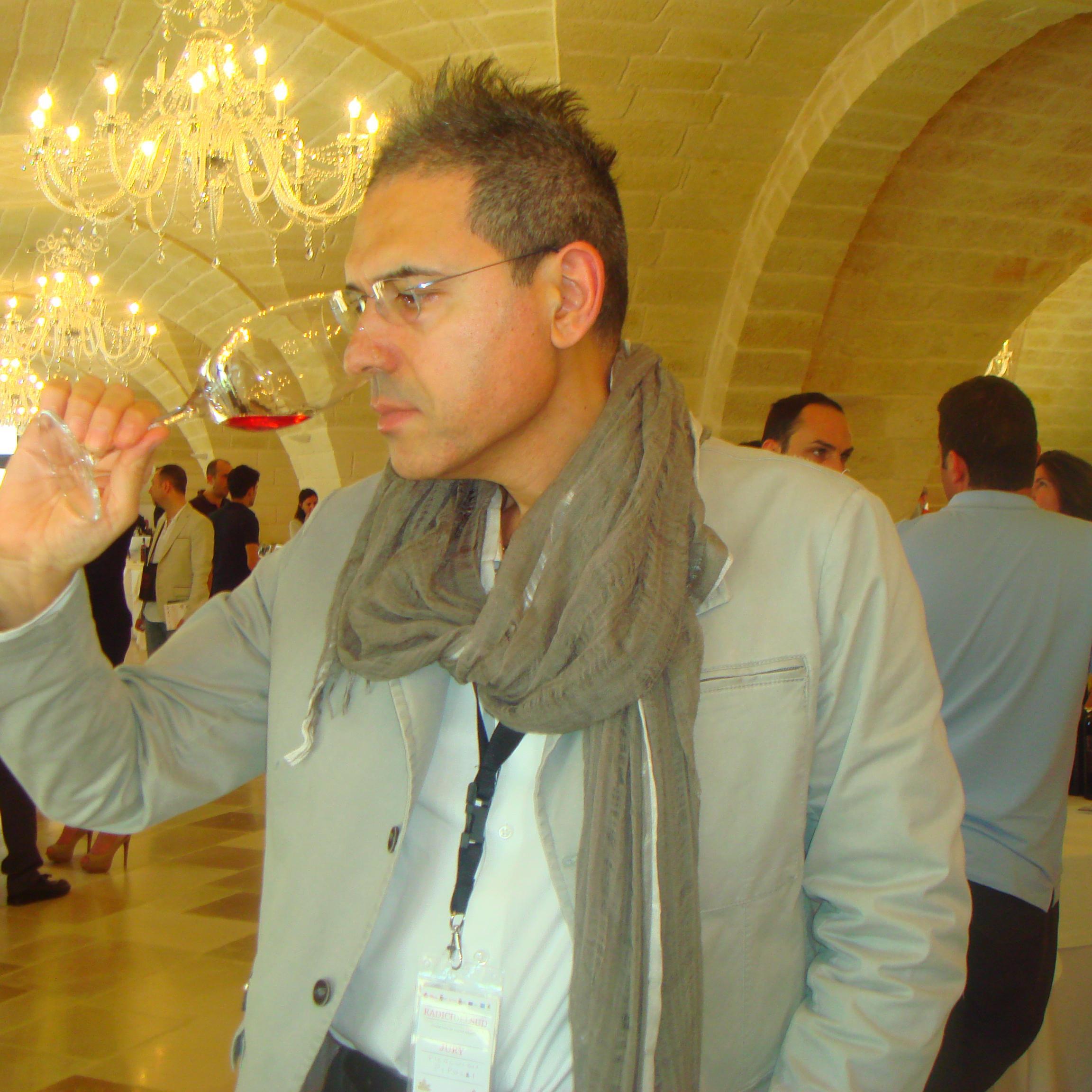 Titolare Enot. Il Tralcio di Monopoli da 35anni, sommelier prof. Ais, Ass. Enotecari Prof. Italiani, wine writer, wine advisor, https://t.co/Hn8NhlB1XT