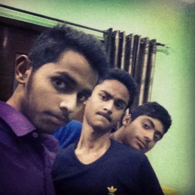 i like to chat with my frndZz. 
simple boy, believe in simplicity....
