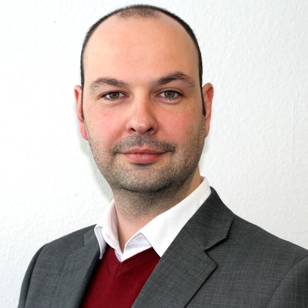 Product Manager for lithium rechargeable batteries for VARTA Storage GmbH, proud uncle of six and supporter of Arsenal FC.