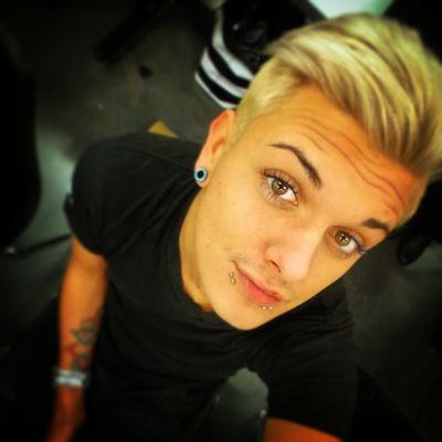 *19
*paul Mitchell
*beauty
*ig- austinbridges69
*snapchat- beautifulsinerb
*Live ur life only you can judge yourself!
*stay true
*love everyone with no regrets