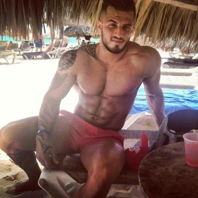 Full of charm and Sweet talk #GymKing♛ Personal Motivator ~ Fitness Trainer ~
{Roleplay18+}