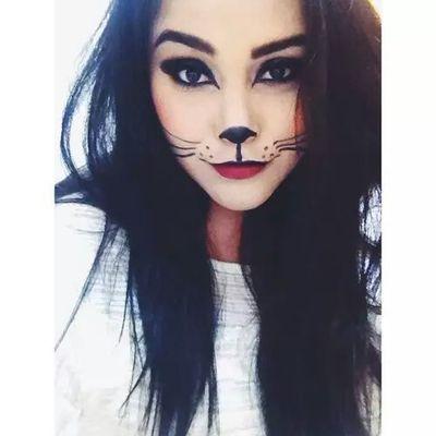 ‏عـرف مكانتـه فتدللا ; فـصفقته بنعالي و تعدلاَ