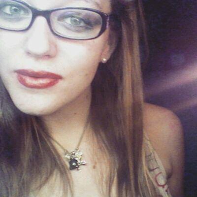 My name Maria | I like to long board,listen to music,chill/  ~ follow me? Follow me on instgram ill follow back. @Monsta_maria