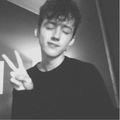 Free follow from @hartbigtroyler follow me there plz ily bye