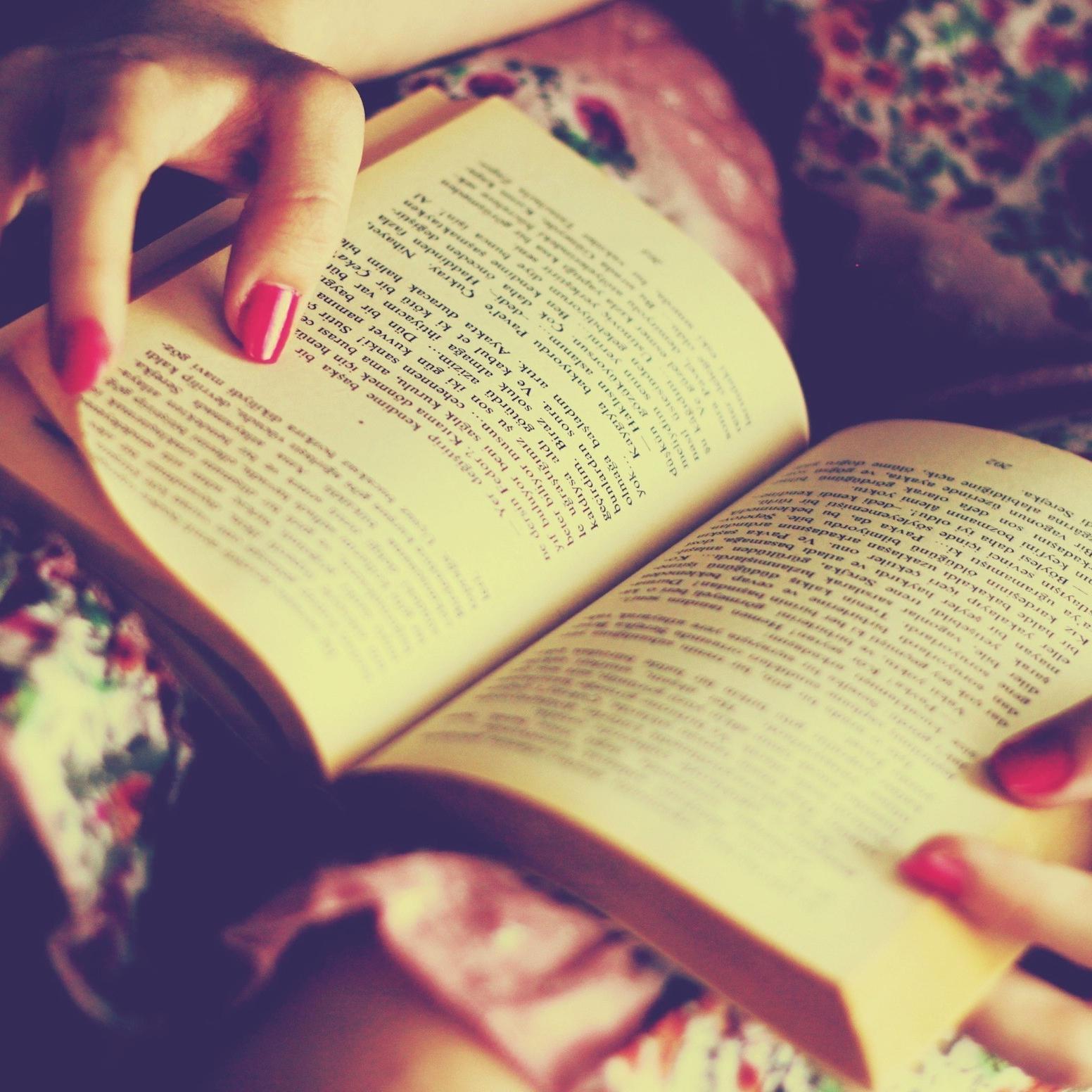“Lo so che cerchi nei libri quello che non hai mai avuto”