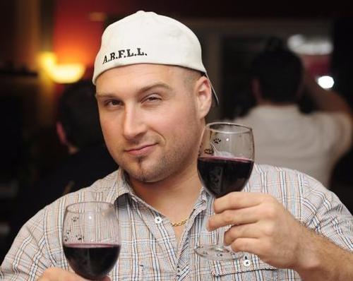 funny,serious,like meeting human kind, respect, loyalty, jokes, Linux, networking, Ladygaga, new technos. Dislike self-fish people
