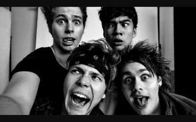 I LOVE 5sos...and the there body's!!!!