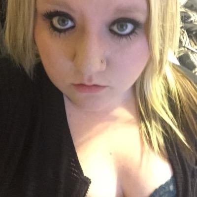 Blondeashh's profile picture. Just a regular girl that loves to make youtube videos and be a social butterfly.