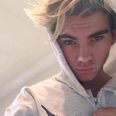 buy your jordi girls merch here https://t.co/SCKSOsVQPX ❤️❤️❤️ heart belongs to @JordiWhitworth