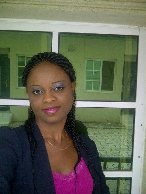 queemermuz's profile picture. Cheerful