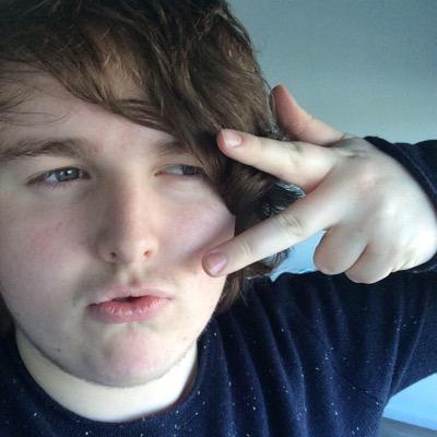 Main account @luvthaily (used to be @kiingtongsbum) || If i unfollowed you on there, well hello heres a follow || Extra follow :D