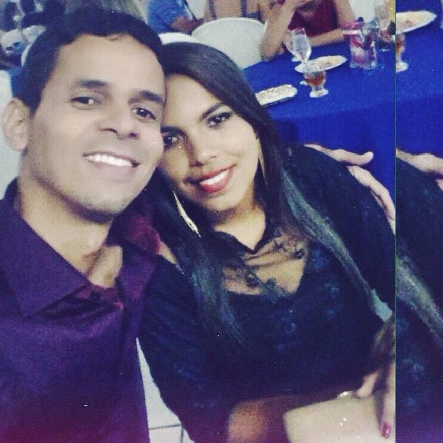 Amar é o mesmo que exercitar-nos na simplicidade. O amor não complica, porque seu único desejo é resolver.