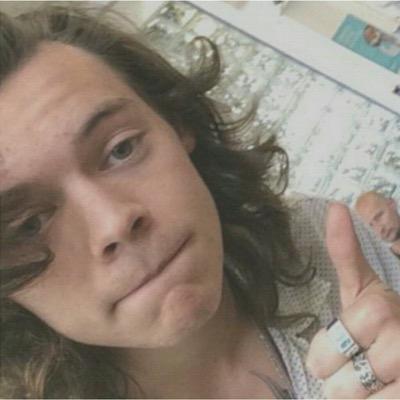 Harry Styles me faça de gilette e deixa eu te raspar?