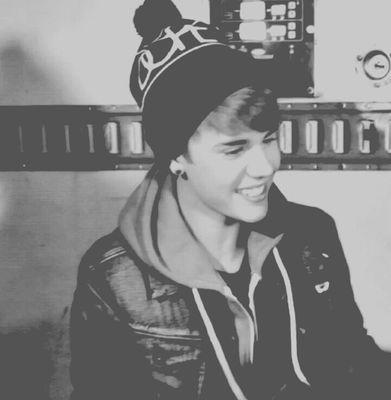 ~Cause darling I'm a nightmare dressed like a daydream~